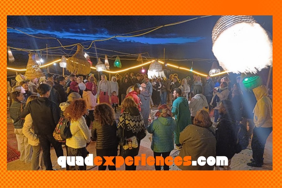 Paseo en camello y cena con espectáculo en un campamento de Agafay